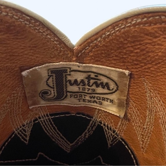 Justin Boots Brown and Tan Cowboy Boots - Picture 9 of 11